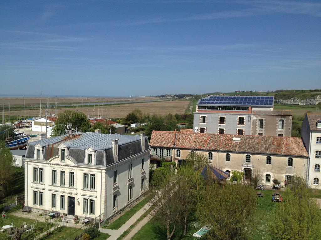 Le Domaine Du Meunier Hotel Mortagne-sur-Gironde Exterior photo