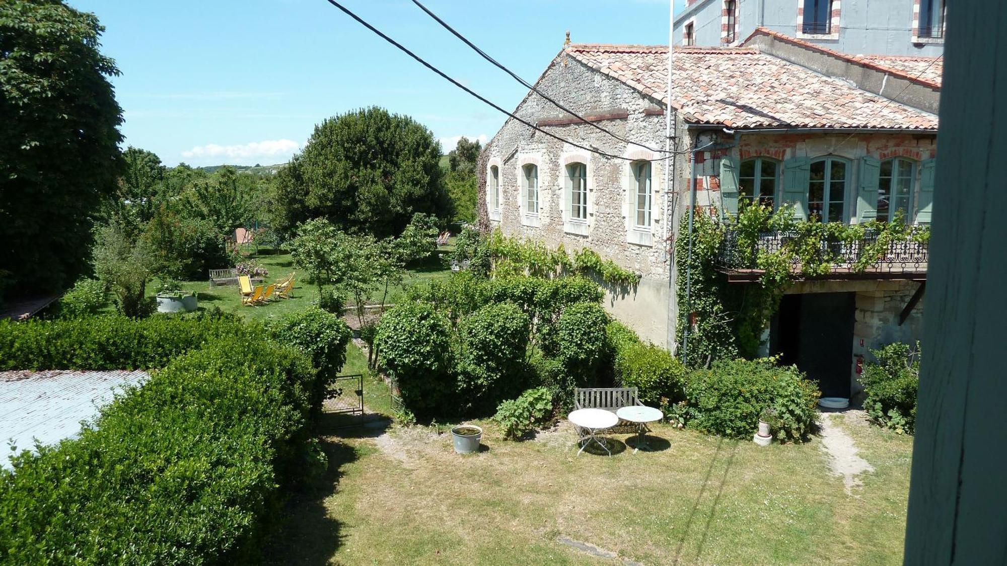 Le Domaine Du Meunier Hotel Mortagne-sur-Gironde Room photo